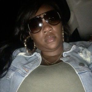 Meet your Posher, Alexis